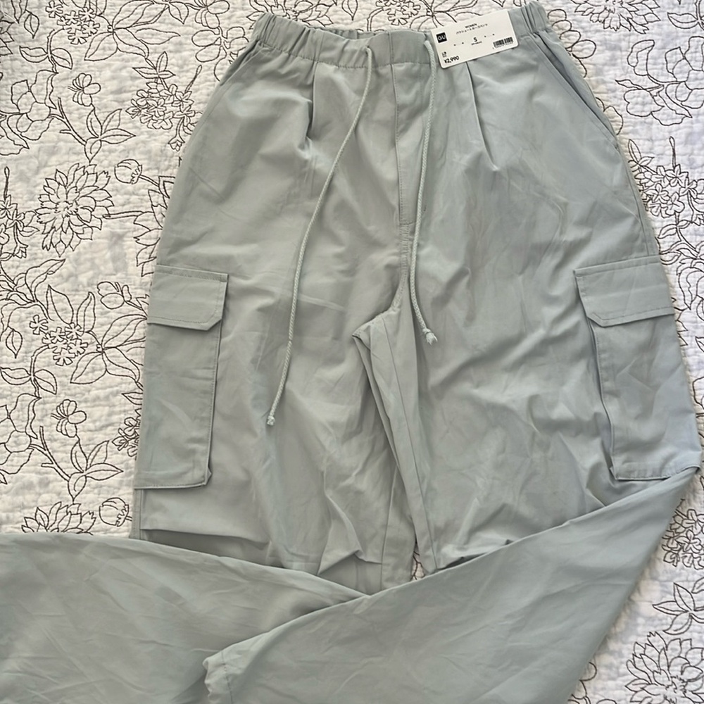 Light material, cargo style, women’s